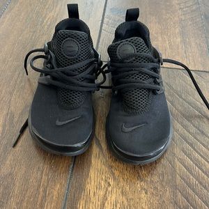 Black Nike kids shoes